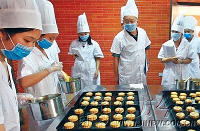 河南有万家糕点企业 只有32家获QS认证允许做月饼